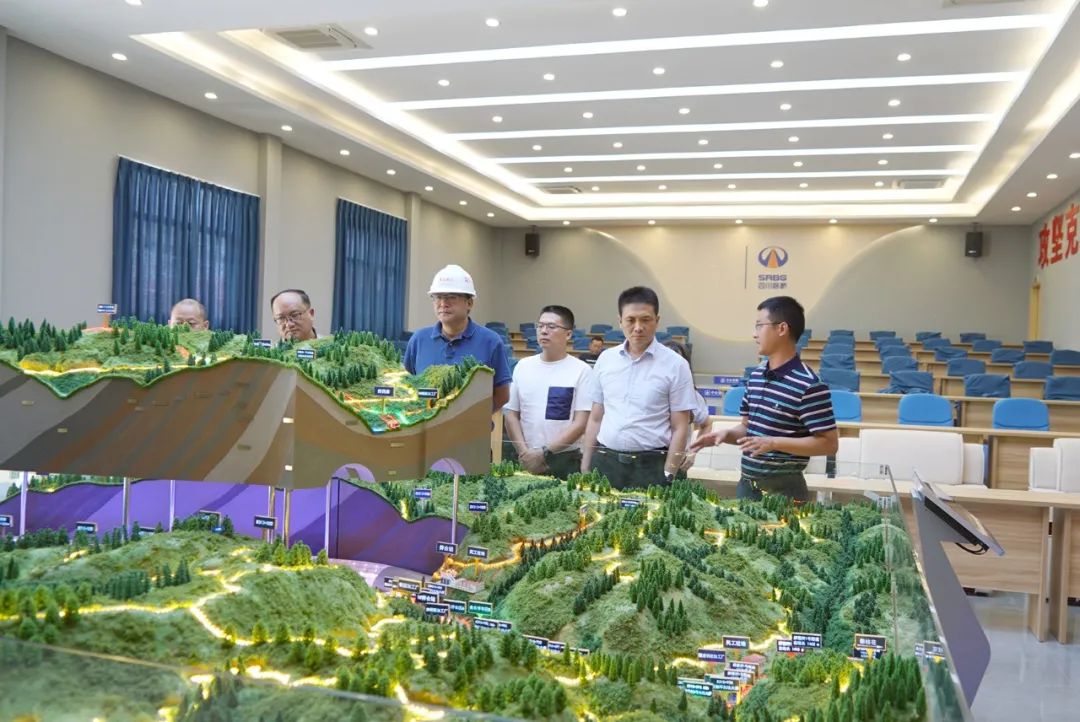 四川路橋黨委委員、紀委書記朱年紅到寧攀高速ZCB1-7/8分部檢查指導工作